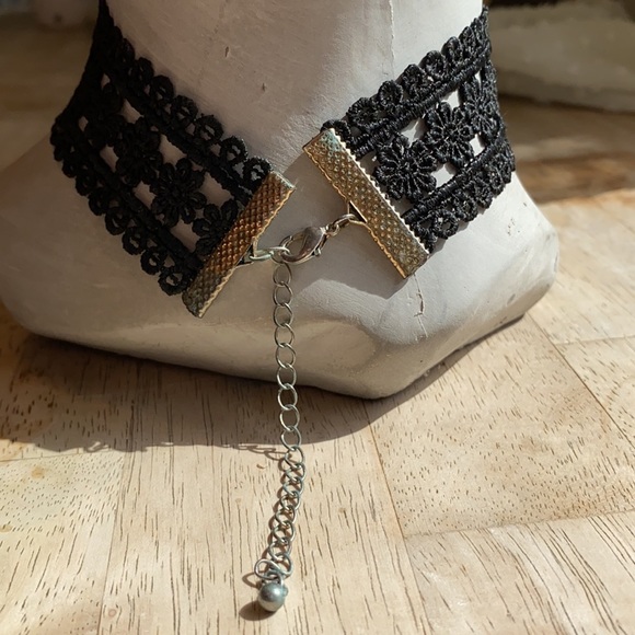 Black Lace Choker - Picture 4 of 4